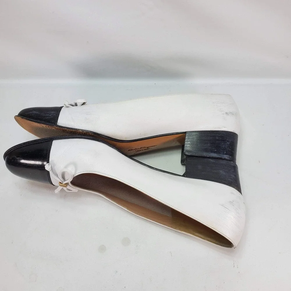 Salvatore Ferragamo Pumps Women 7.5 B White Black Cap Toe Bow Block Heel Vintage